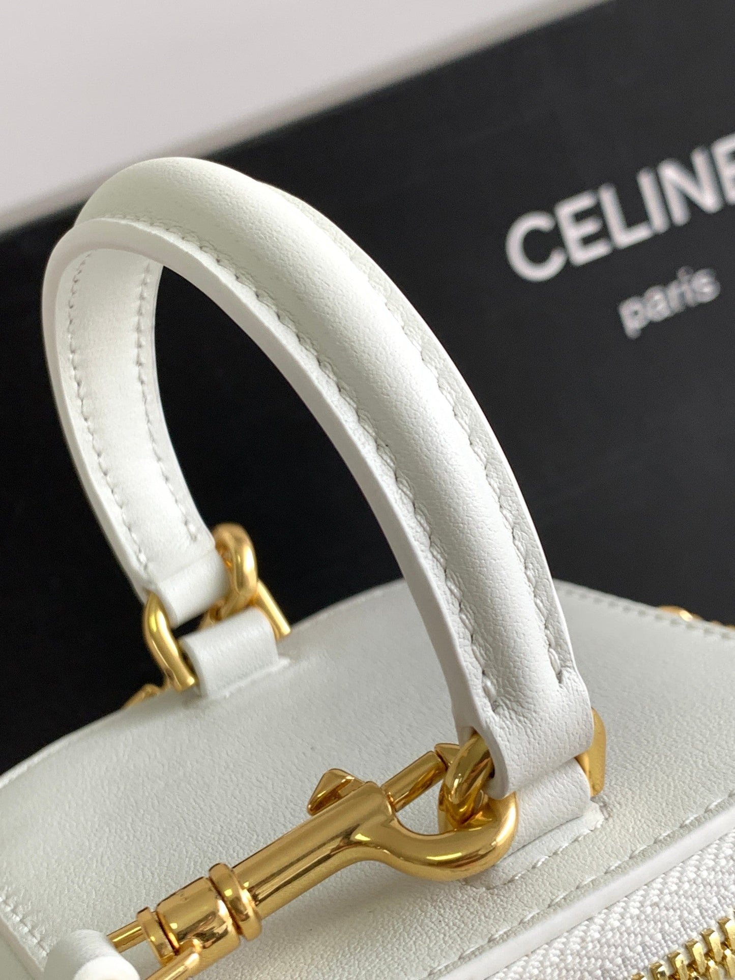 MINI TROUSSE DE VANITY TRIOMPHE EN CUIR DE VEAU BLANC