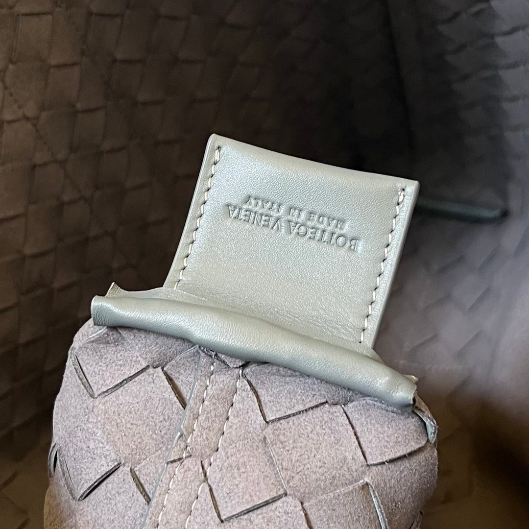 SERVIETTE SLIM INTRECCIATO 36 EN CUIR DE VEAU GRIS