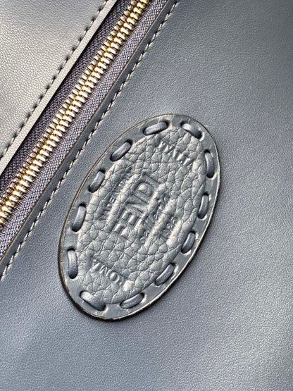 Sac Fend Baguette 27 en cuir de veau bleu GHW 