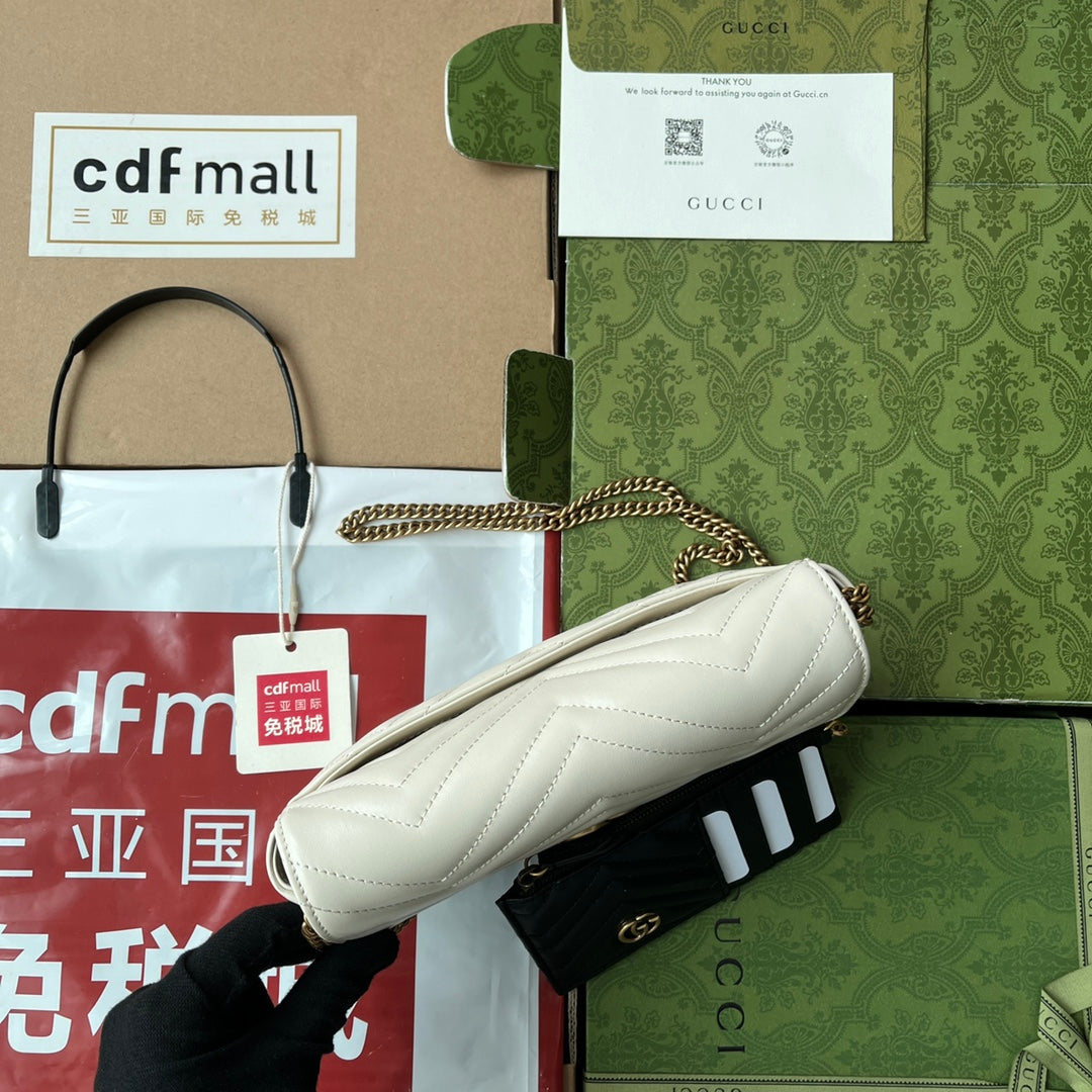 GGマーモント 21cm ホワイトカーフスキン ゴールド金具