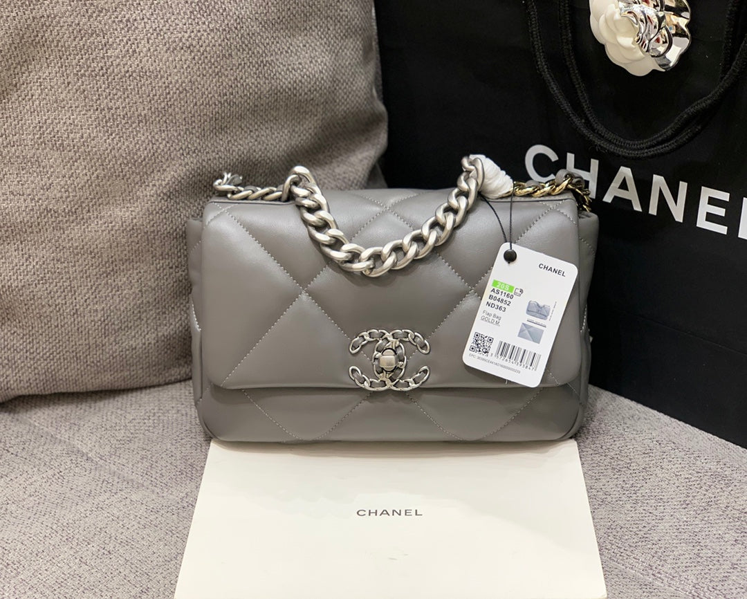 19 フラップバッグ 26 ダークグレー ゴートスキン シルバー金具