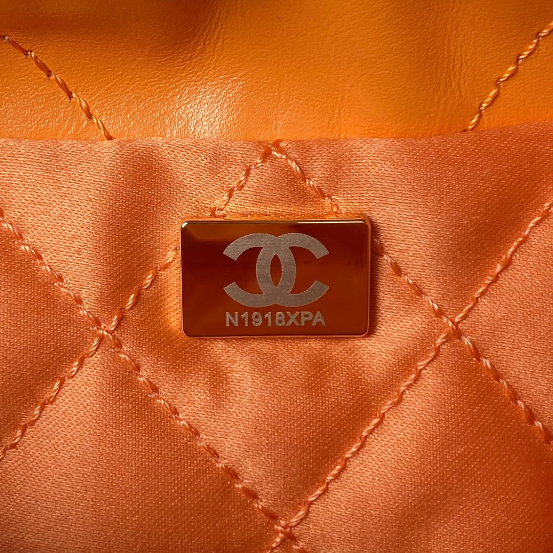 Sac Hobo 22 CC 24S 20 cm en cuir d'agneau orange