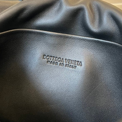 PAD PUFFER BAG 29 IN BLACK COWHIDE LEATHER