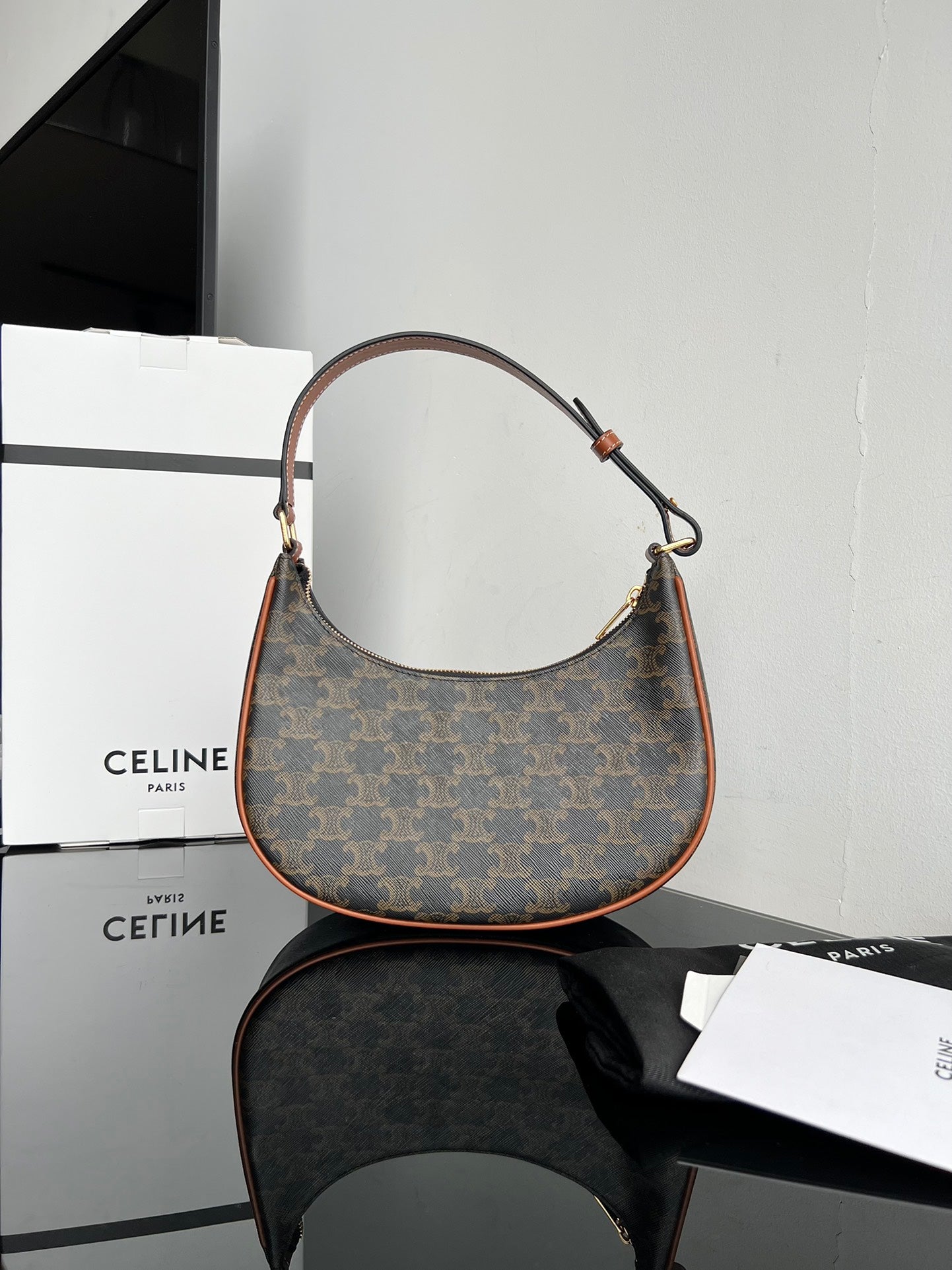 TRIPHOME 23 CUIR DE VACHE TAN CARO