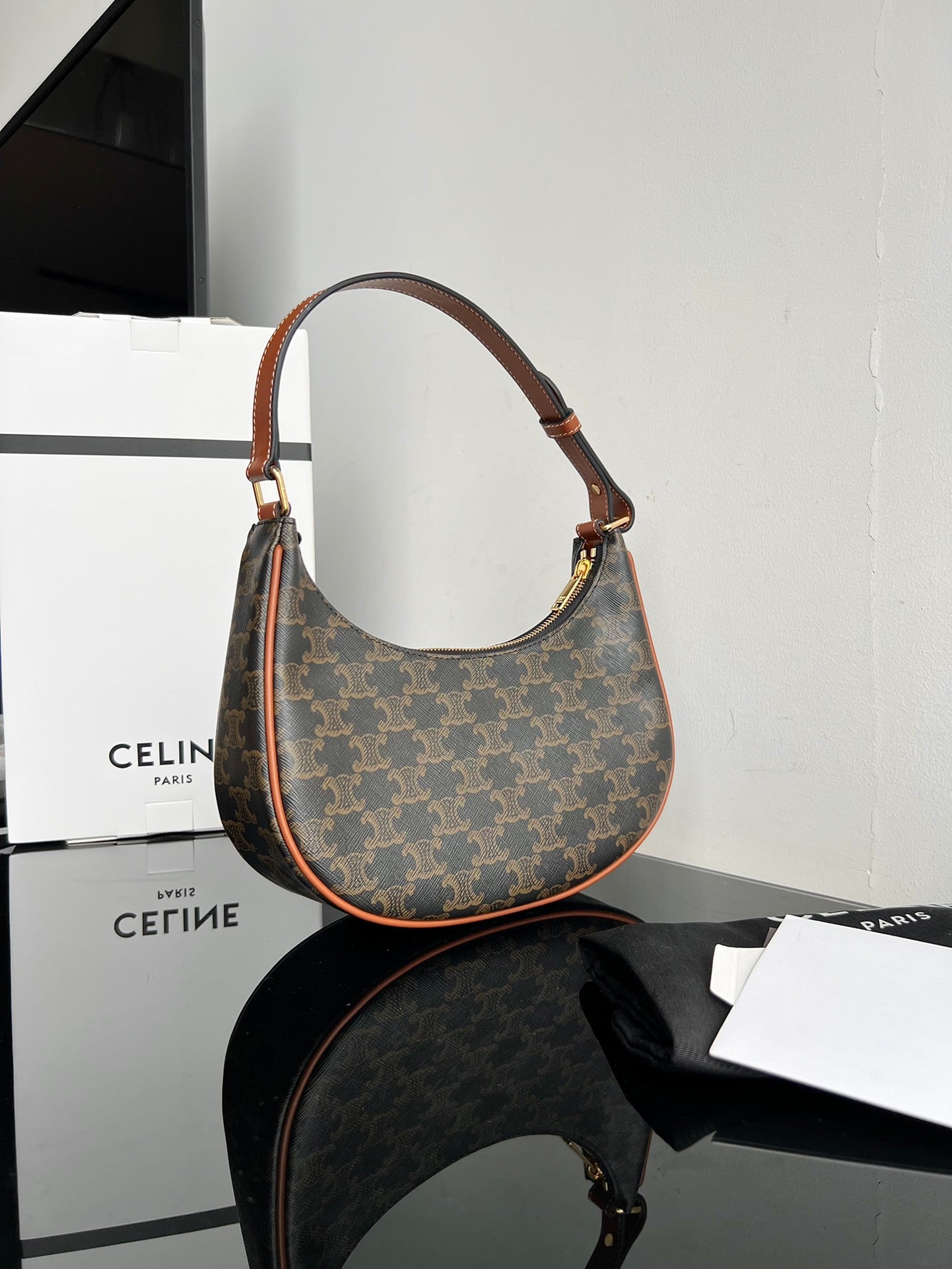TRIPHOME 23 CUIR DE VACHE TAN CARO