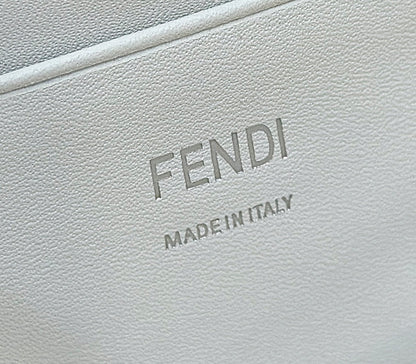 フェンディ 19 バゲットバッグ（ブラック×ホワイト キャンバス、ゴールド金具）