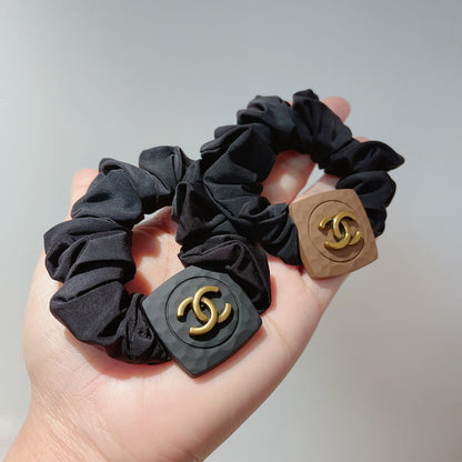 Chouchou en tissu froissé noir 875869