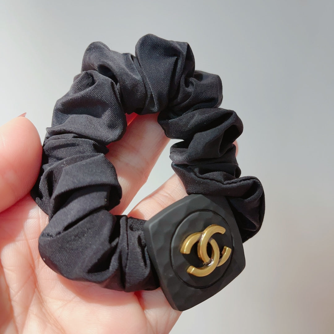 Chouchou en tissu froissé noir 875869