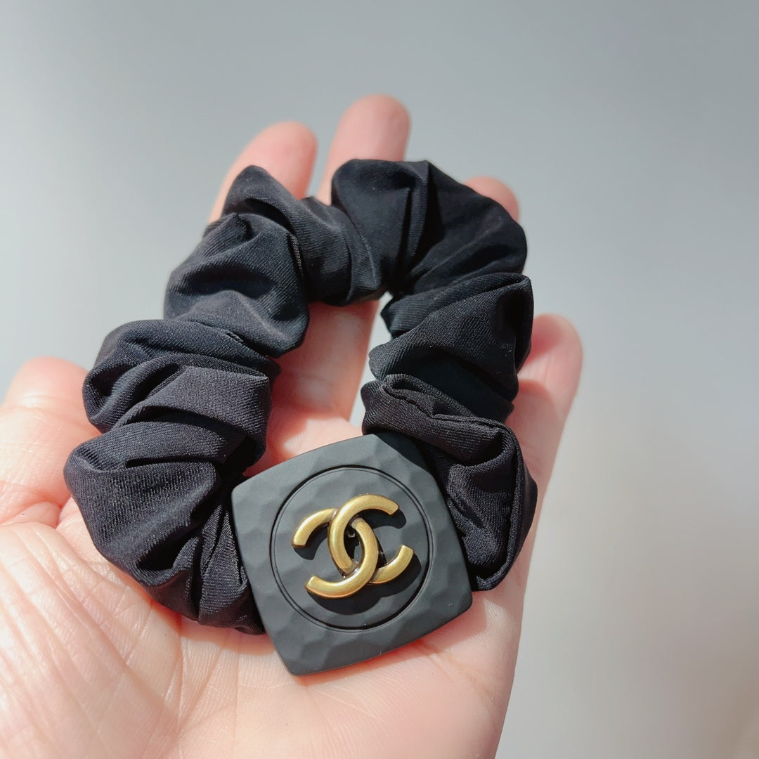 Chouchou en tissu froissé noir 875869