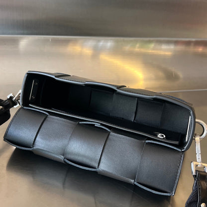 CASSETTE 23 EN CUIR DE VEAU NOIR AVEC BRACELET POLYVALENT