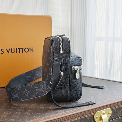 Sac messager d'extérieur 26 pouces en cuir Taiga noir mélangé et toile Monogram Eclipse