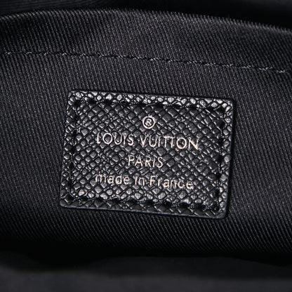 Sac messager d'extérieur 26 pouces en cuir Taiga noir mélangé et toile Monogram Eclipse