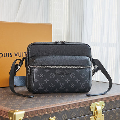 Sac messager d'extérieur 26 pouces en cuir Taiga noir mélangé et toile Monogram Eclipse