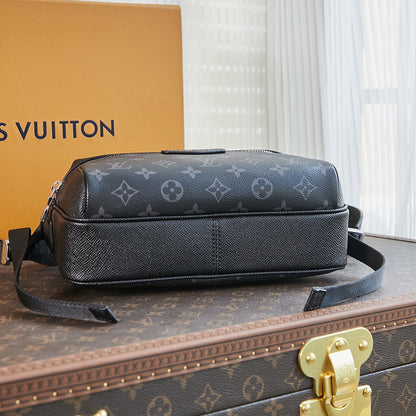 Sac messager d'extérieur 26 pouces en cuir Taiga noir mélangé et toile Monogram Eclipse