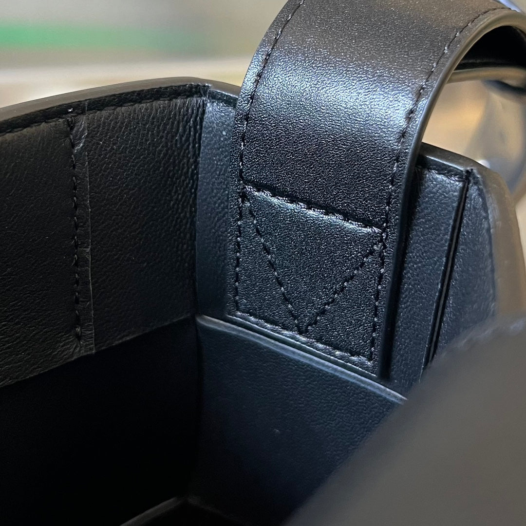 SAC POUR TÉLÉPHONE 18 EN CUIR D'AGNEAU NOIR