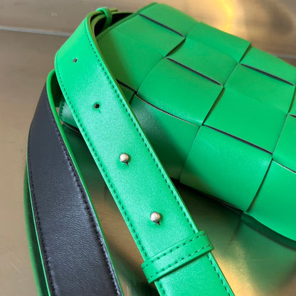 SAC POUR TÉLÉPHONE 18 EN CUIR D'AGNEAU PERRUCHE