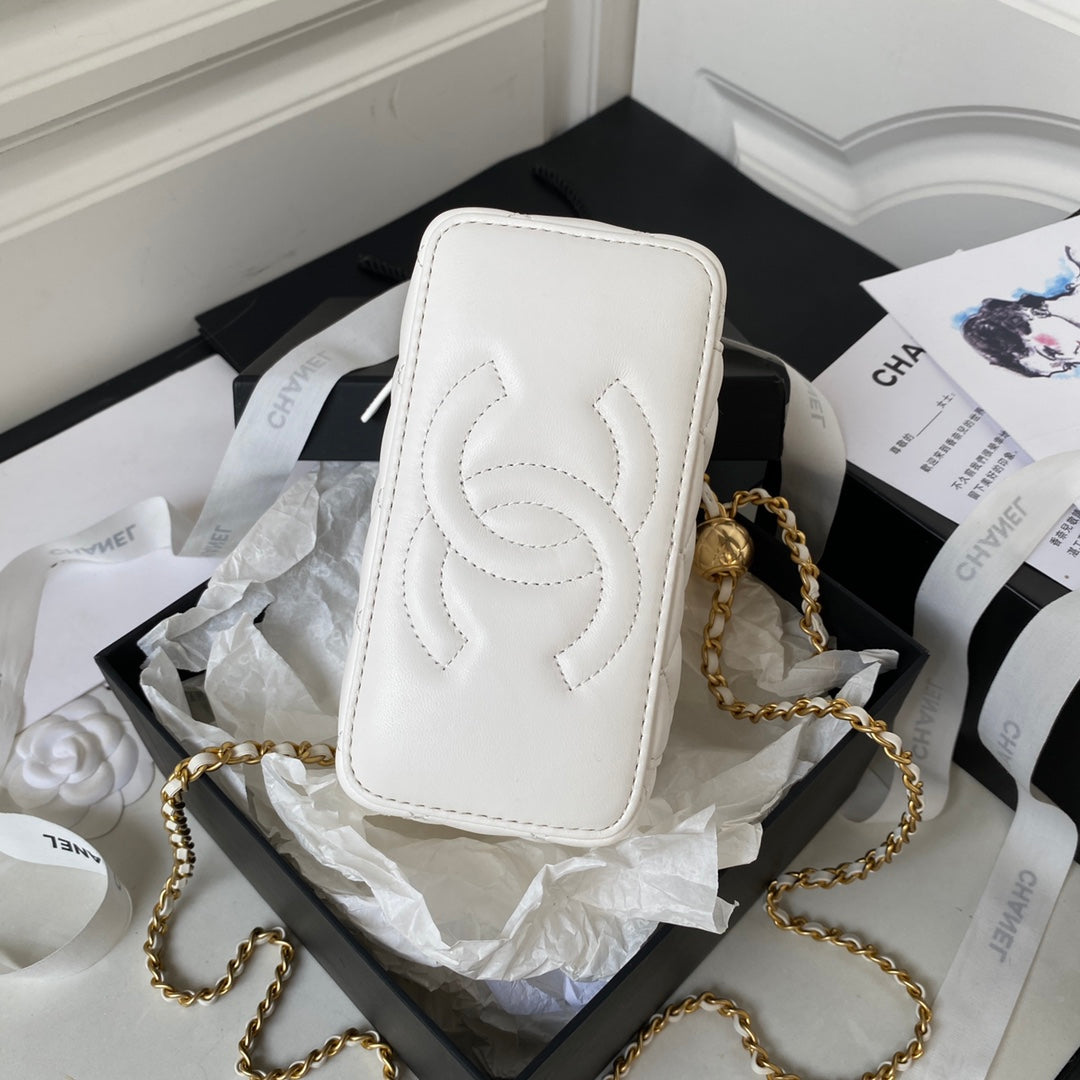 PETITE TROUSSE DE VANITY 17 EN CUIR DE VEAU BLANC QUINCAILLERIE DORÉE
