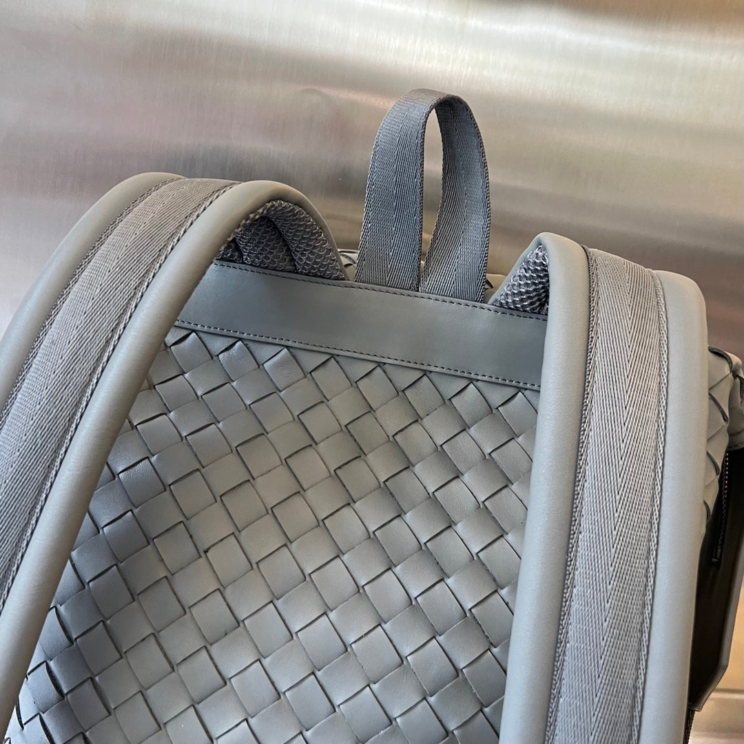 グレーカーフスキンのバックパック42