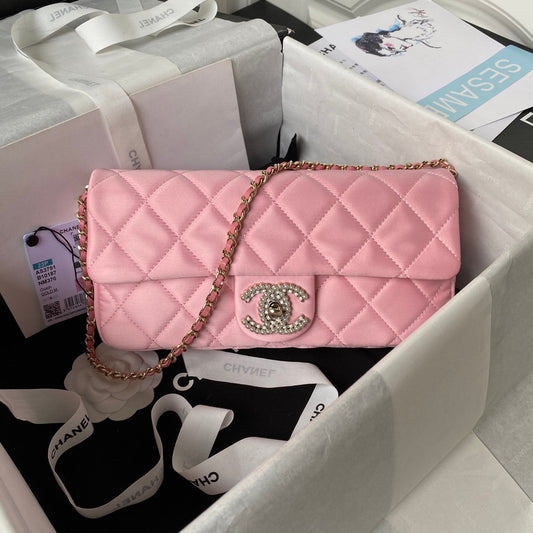 Pochette CC 26 avec chaîne en cuir de veau rose