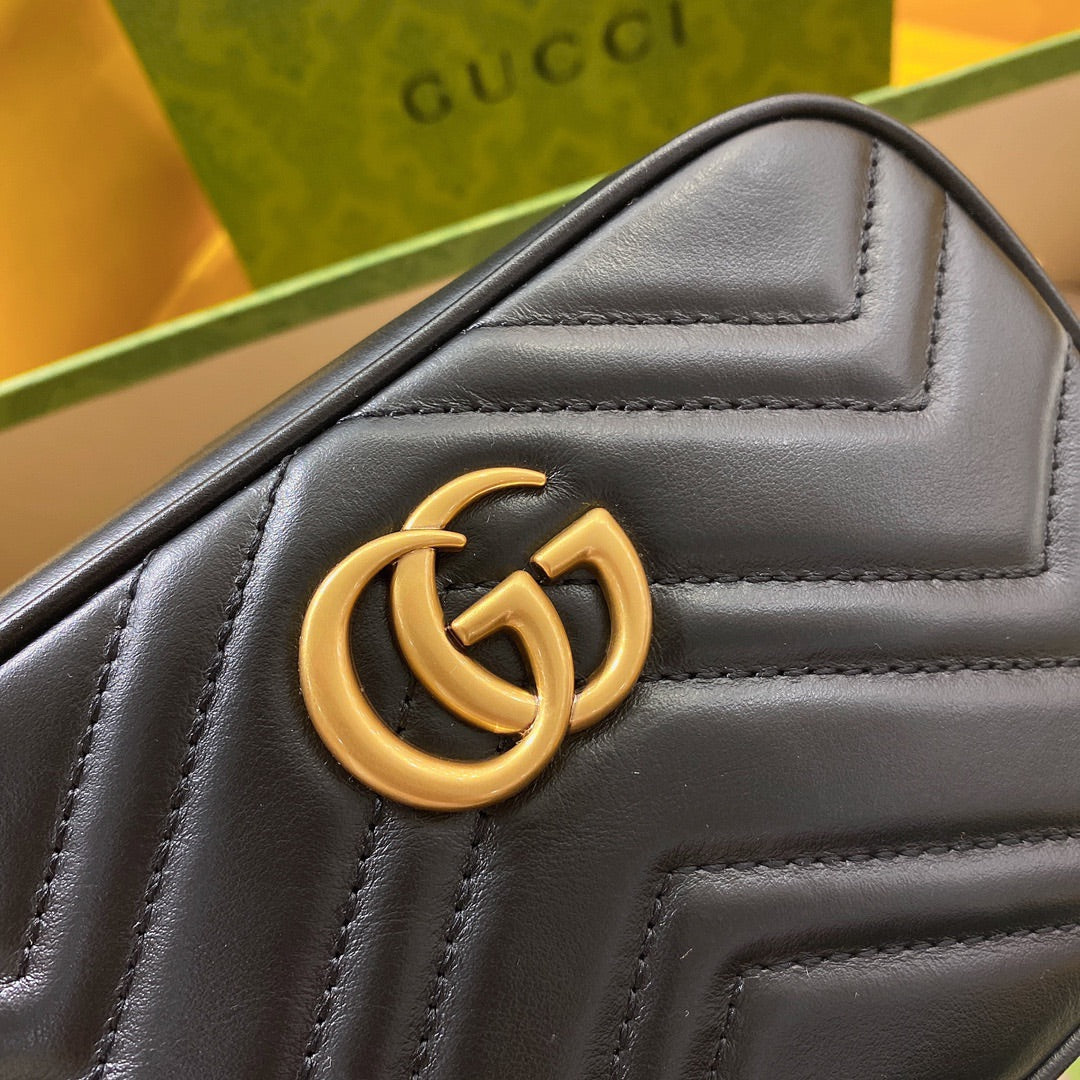 GG MINI 18 MARMONT MATELASSÉ EN CUIR DE VEAU NOIR AVEC LOGO DORÉ
