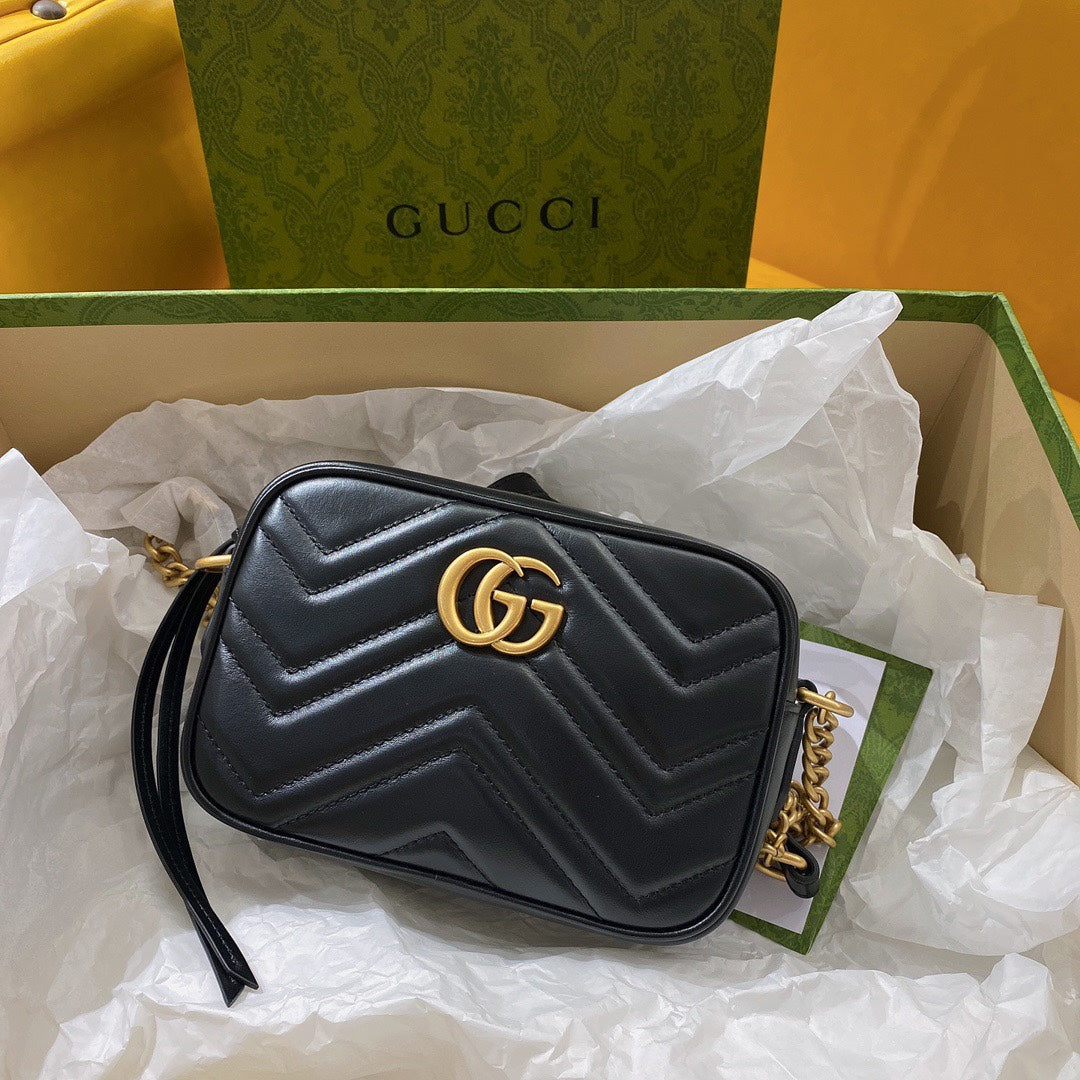 GG MINI 18 MARMONT MATELASSÉ EN CUIR DE VEAU NOIR AVEC LOGO DORÉ
