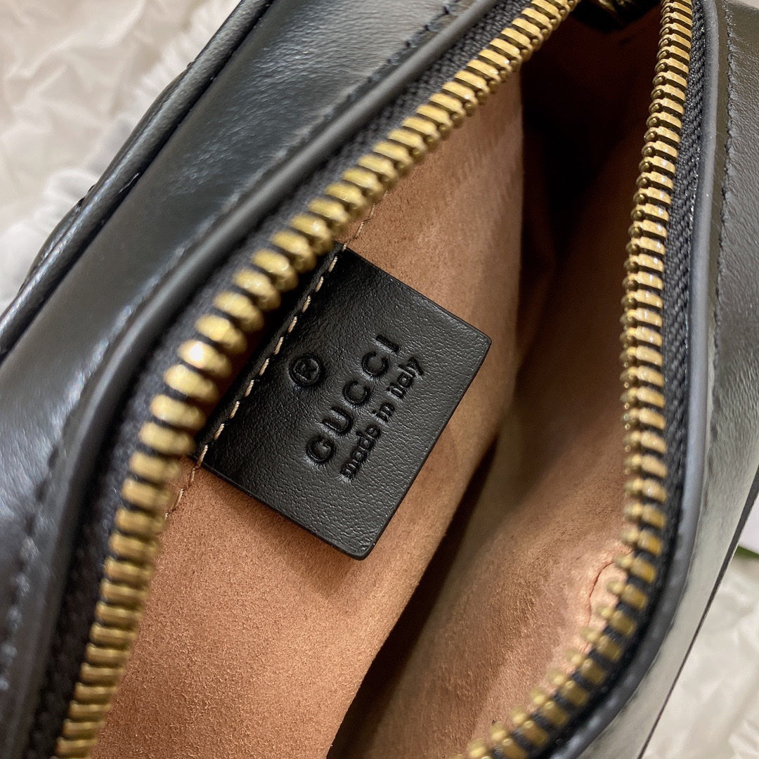 GG MINI 18 MARMONT MATELASSÉ EN CUIR DE VEAU NOIR AVEC LOGO DORÉ