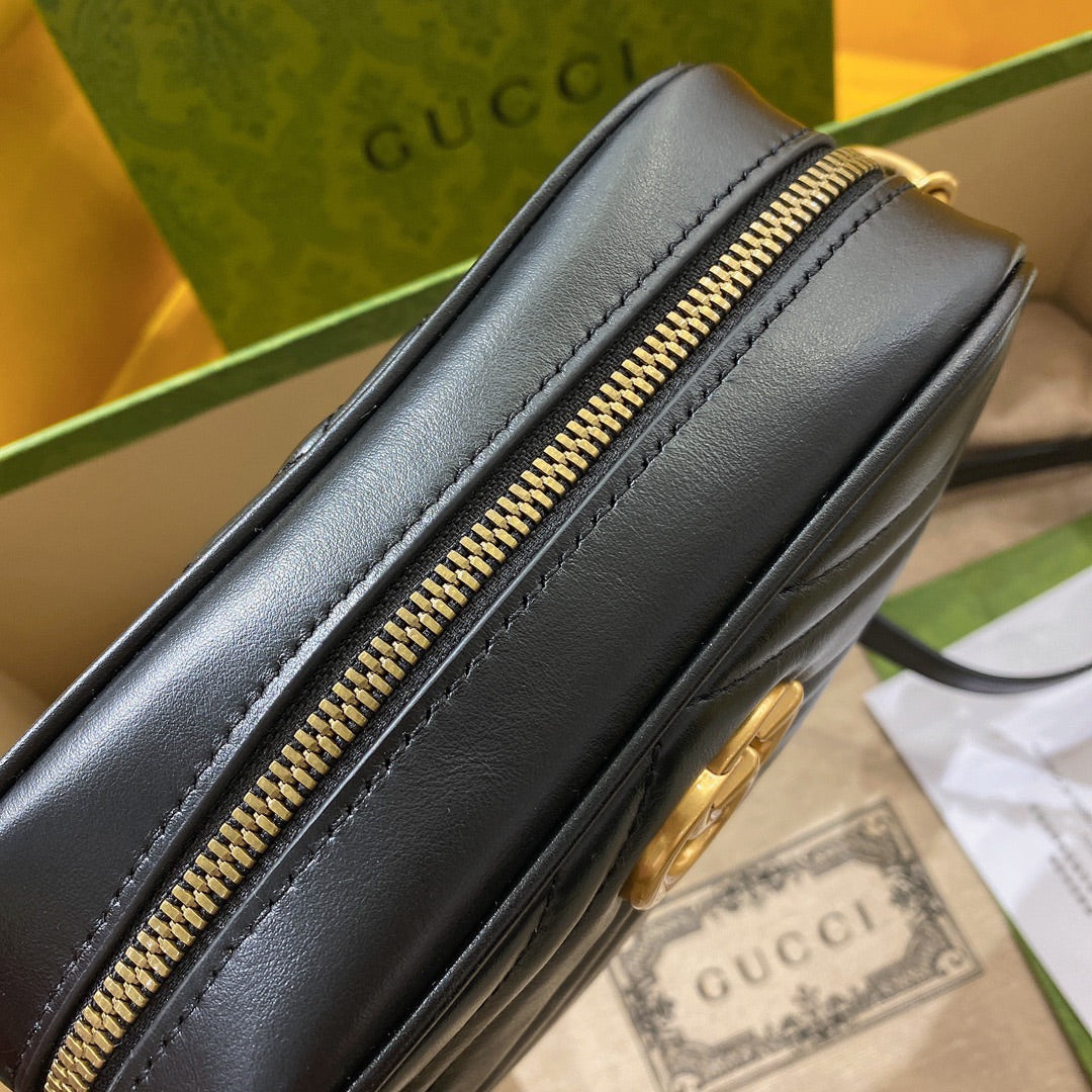GG MINI 18 MARMONT MATELASSÉ EN CUIR DE VEAU NOIR AVEC LOGO DORÉ