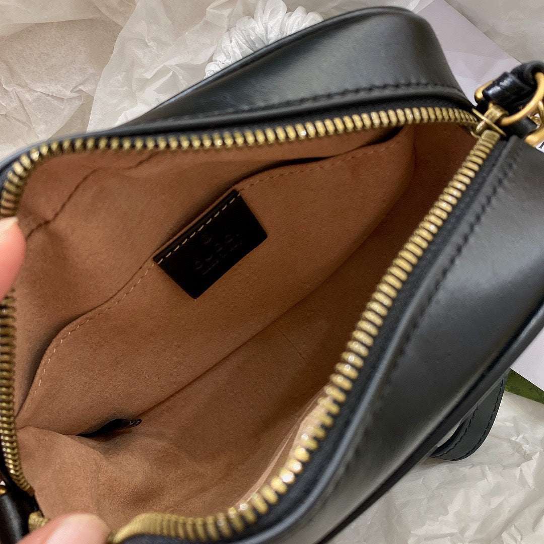 GG MINI 18 MARMONT MATELASSÉ EN CUIR DE VEAU NOIR AVEC LOGO DORÉ