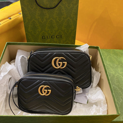 GG MINI 18 MARMONT MATELASSÉ EN CUIR DE VEAU NOIR AVEC LOGO DORÉ