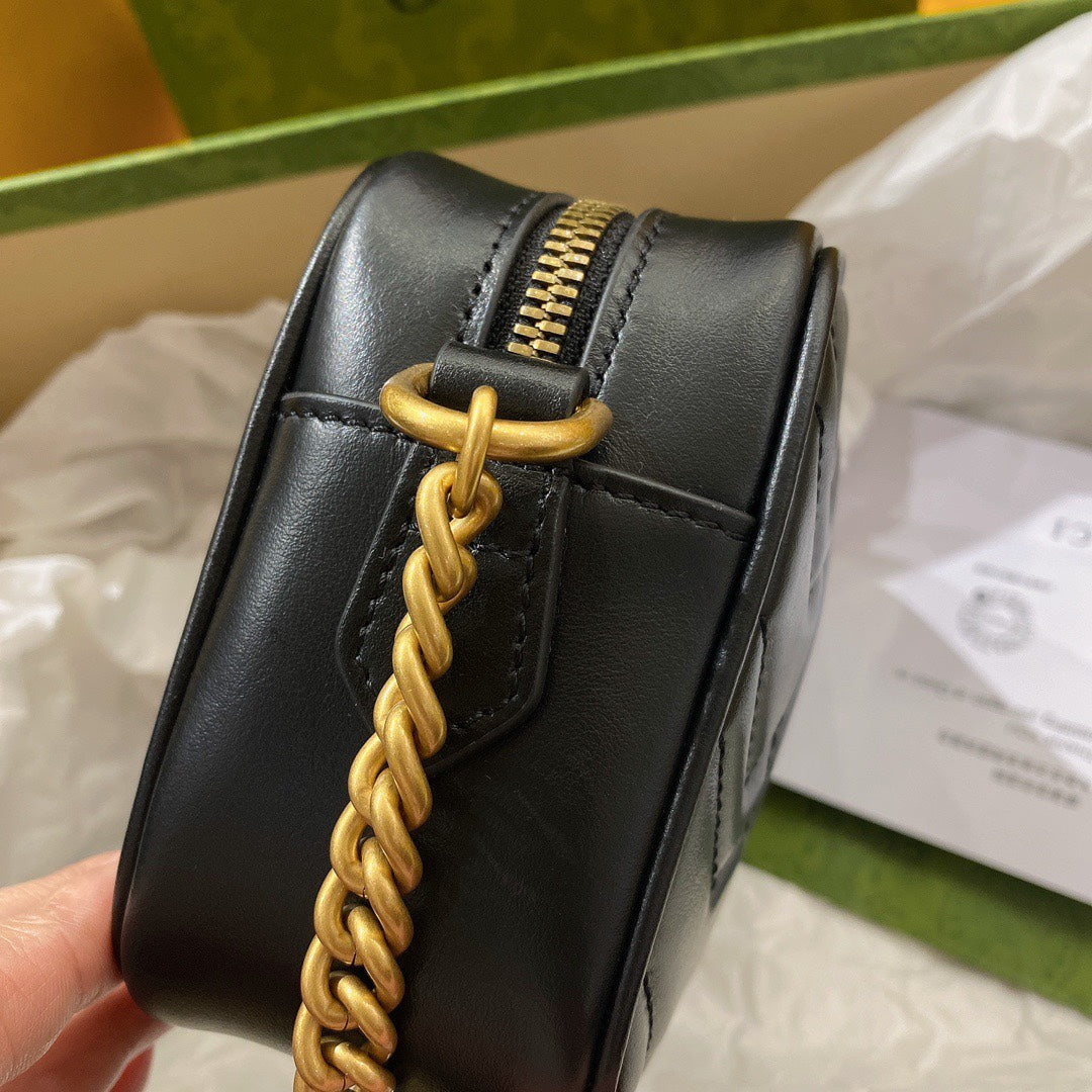 GG MINI 18 MARMONT MATELASSÉ EN CUIR DE VEAU NOIR AVEC LOGO DORÉ