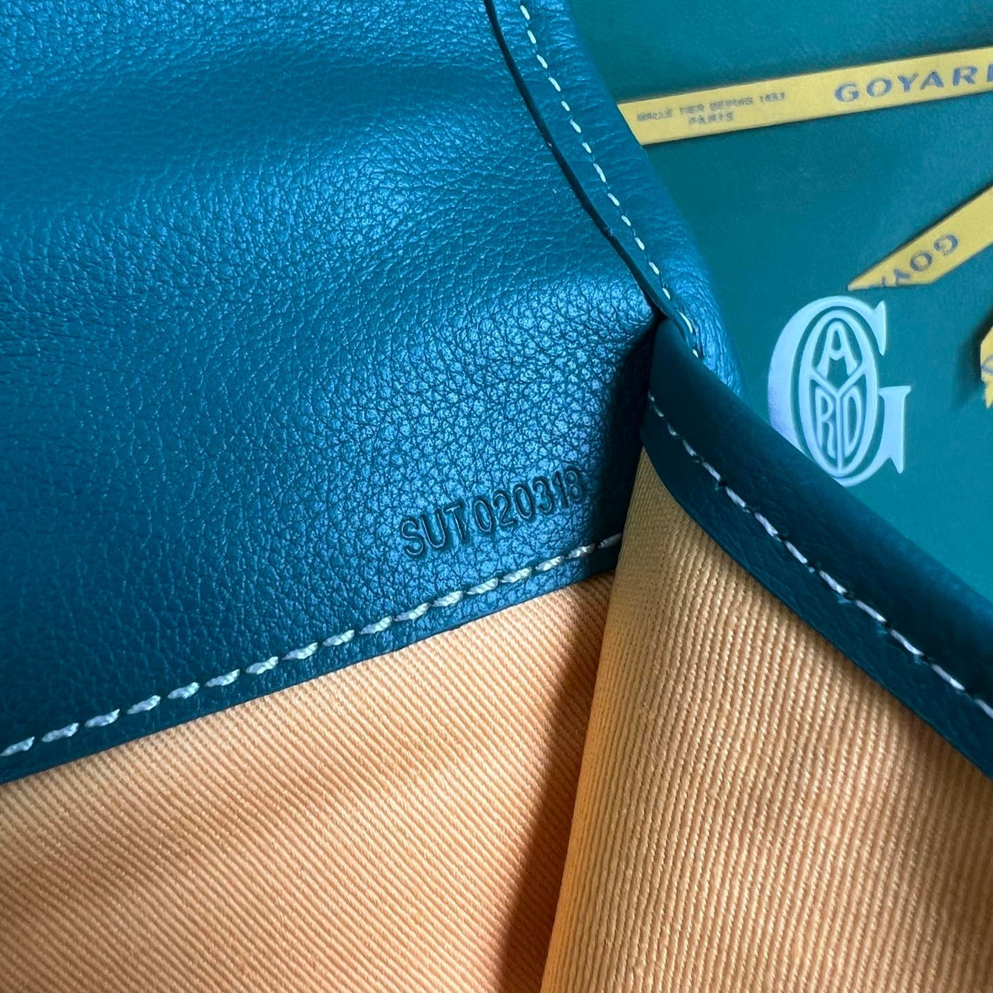 SAC À DOS SAINT LÉGER 35 EN TOILE GOYARDINE VERTE ET CUIR DE VEAU AVEC PATCH CARTOON