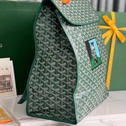 SAC À DOS SAINT LÉGER 35 EN TOILE GOYARDINE VERTE ET CUIR DE VEAU AVEC PATCH CARTOON
