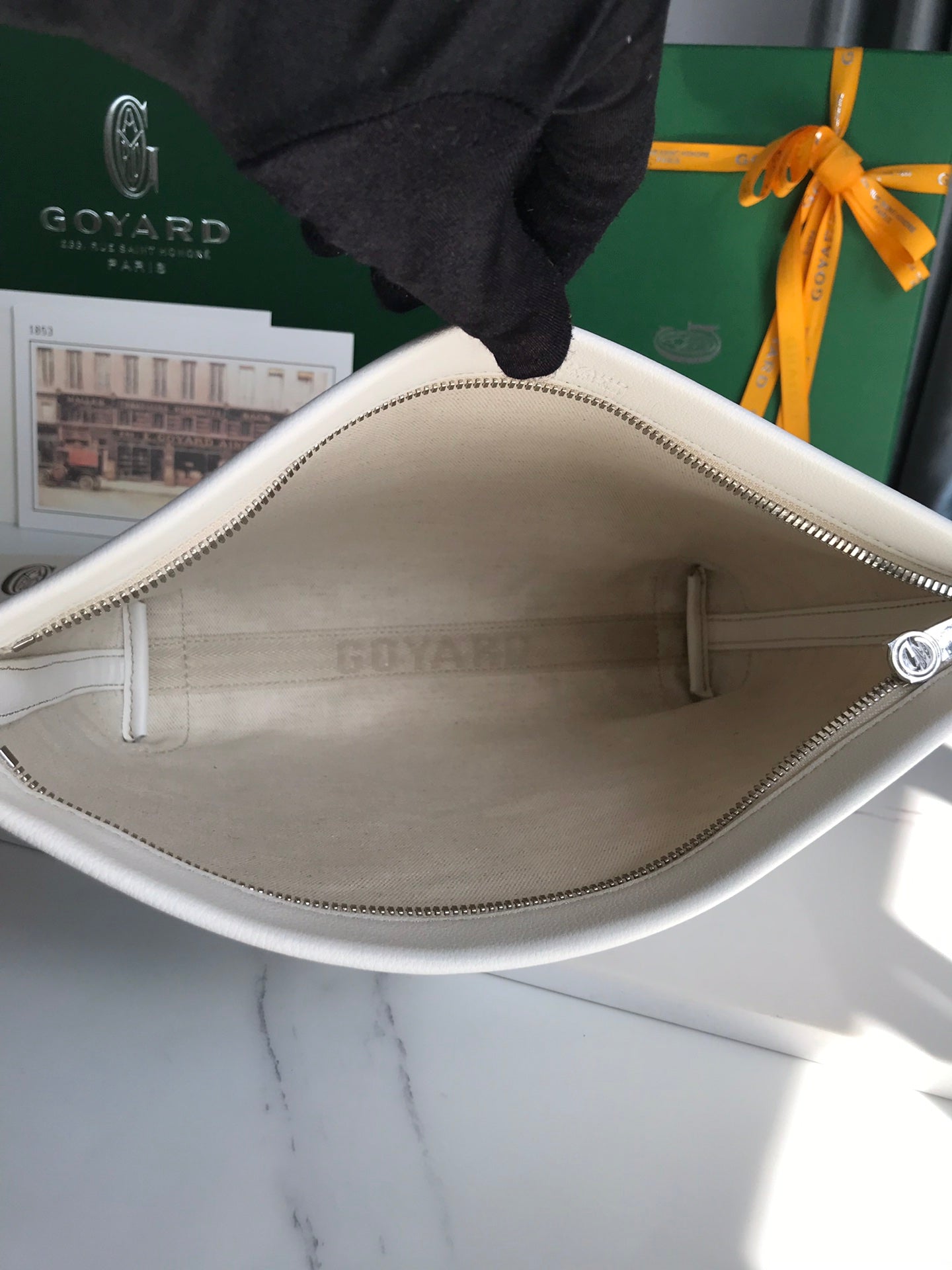 CONTI POUCH 24 EN CUIR D'AGNEAU BLANC ET TOILE GOYARDINE