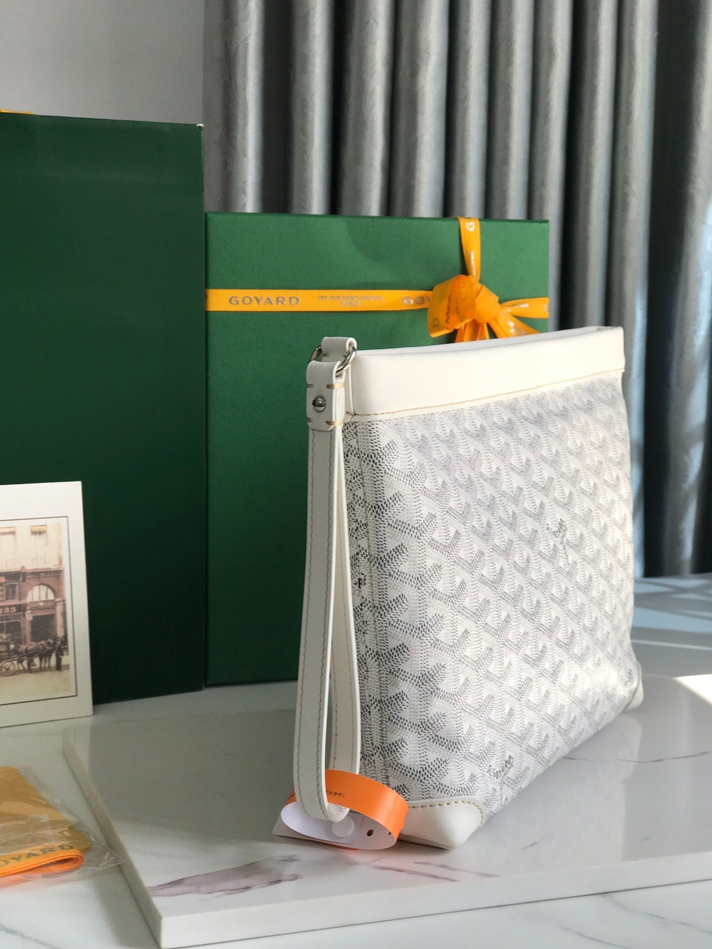 CONTI POUCH 24 EN CUIR D'AGNEAU BLANC ET TOILE GOYARDINE