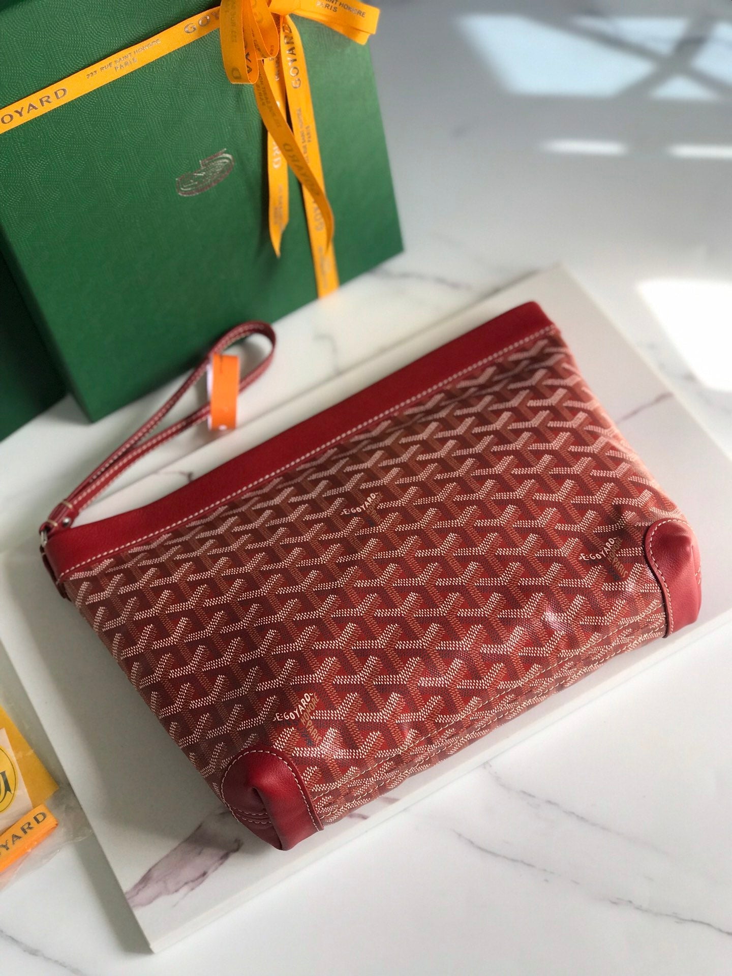 CONTI POUCH 24 EN CUIR D'AGNEAU ROUGE CLASSIQUE ET TOILE GOYARDINE
