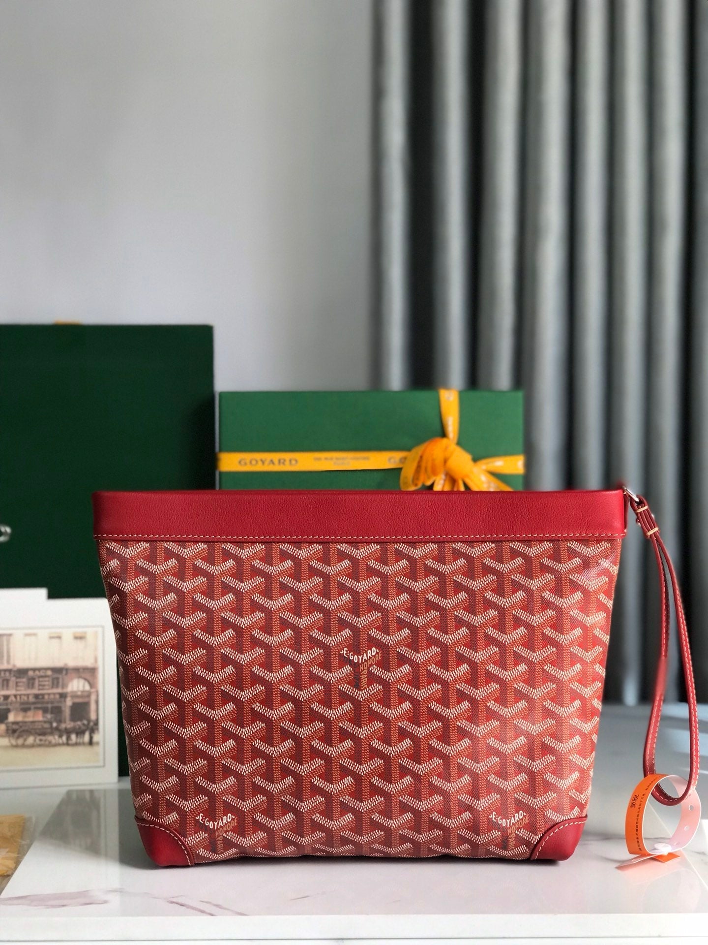 CONTI POUCH 24 EN CUIR D'AGNEAU ROUGE CLASSIQUE ET TOILE GOYARDINE