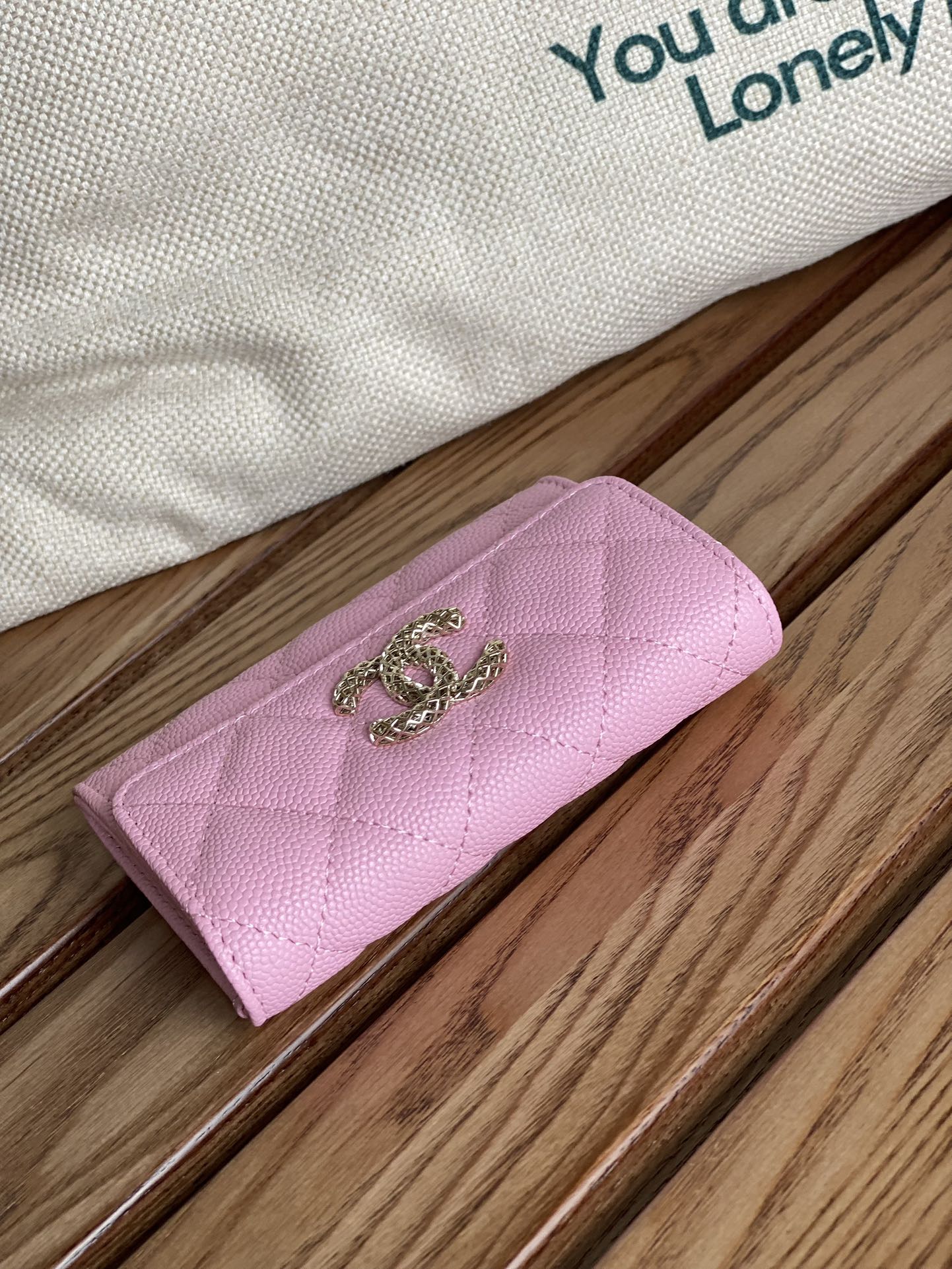 petit portefeuille CC 11 cm rose caviar matériel doré clair