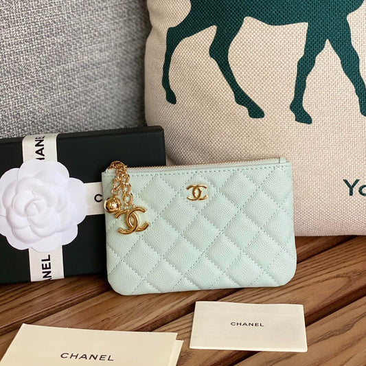 Portefeuille zippé CC 14 cm bleu nuage clair caviar matériel doré
