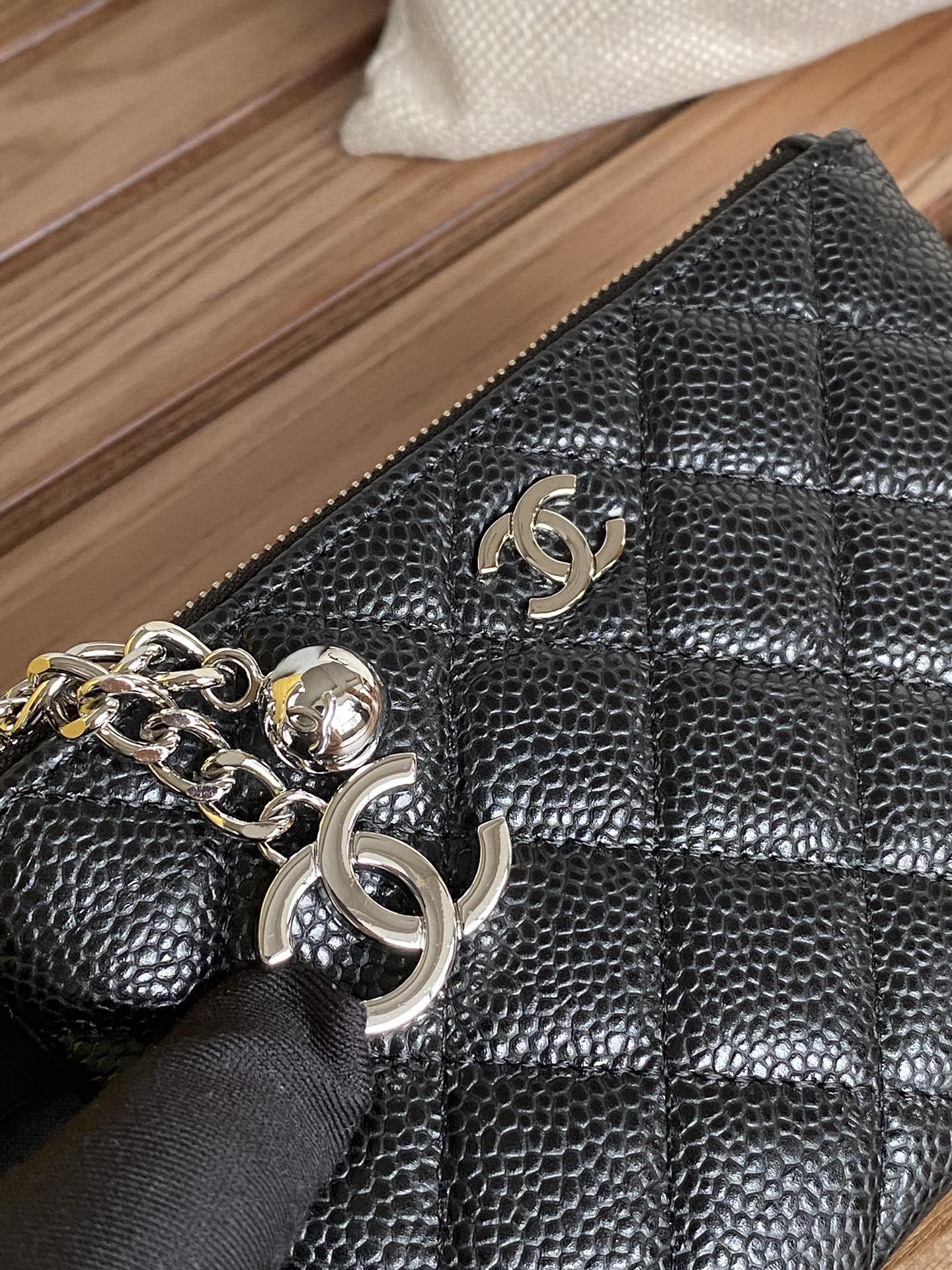 Portefeuille zippé CC 14 cm noir caviar matériel argenté