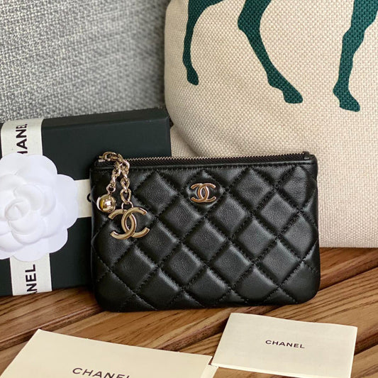 Portefeuille zippé CC 14 cm en cuir d'agneau noir et métal argenté