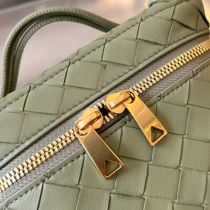 MINI VANITY CASE 18 EN CUIR D'AGNEAU VERT OLIVE
