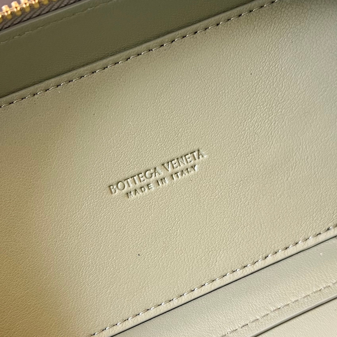 MINI VANITY CASE 18 EN CUIR D'AGNEAU VERT OLIVE