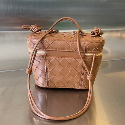 MINI TROUSSE DE VANITY 18 EN CUIR D'AGNEAU MARRON CANNELLE