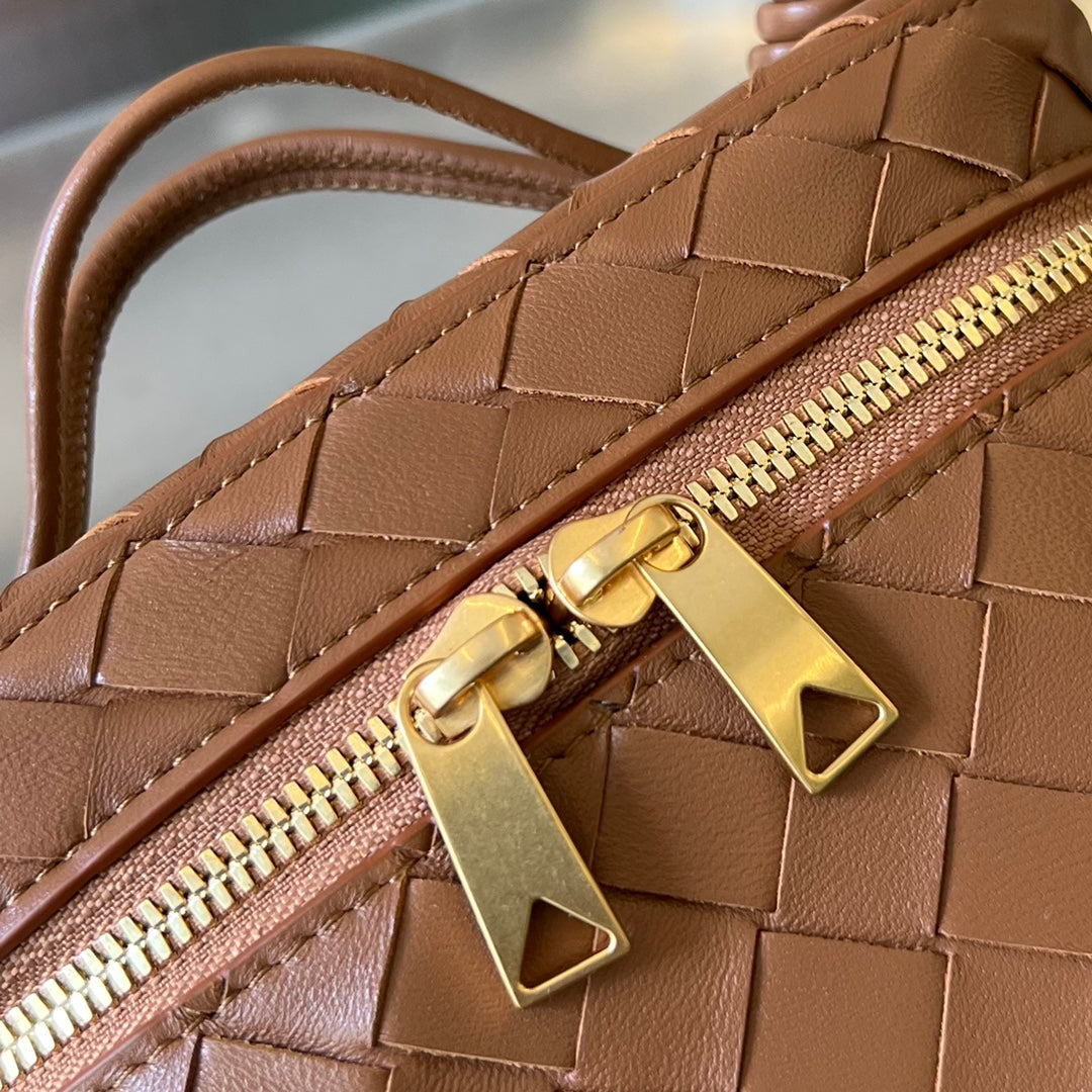 MINI TROUSSE DE VANITY 18 EN CUIR D'AGNEAU MARRON CANNELLE