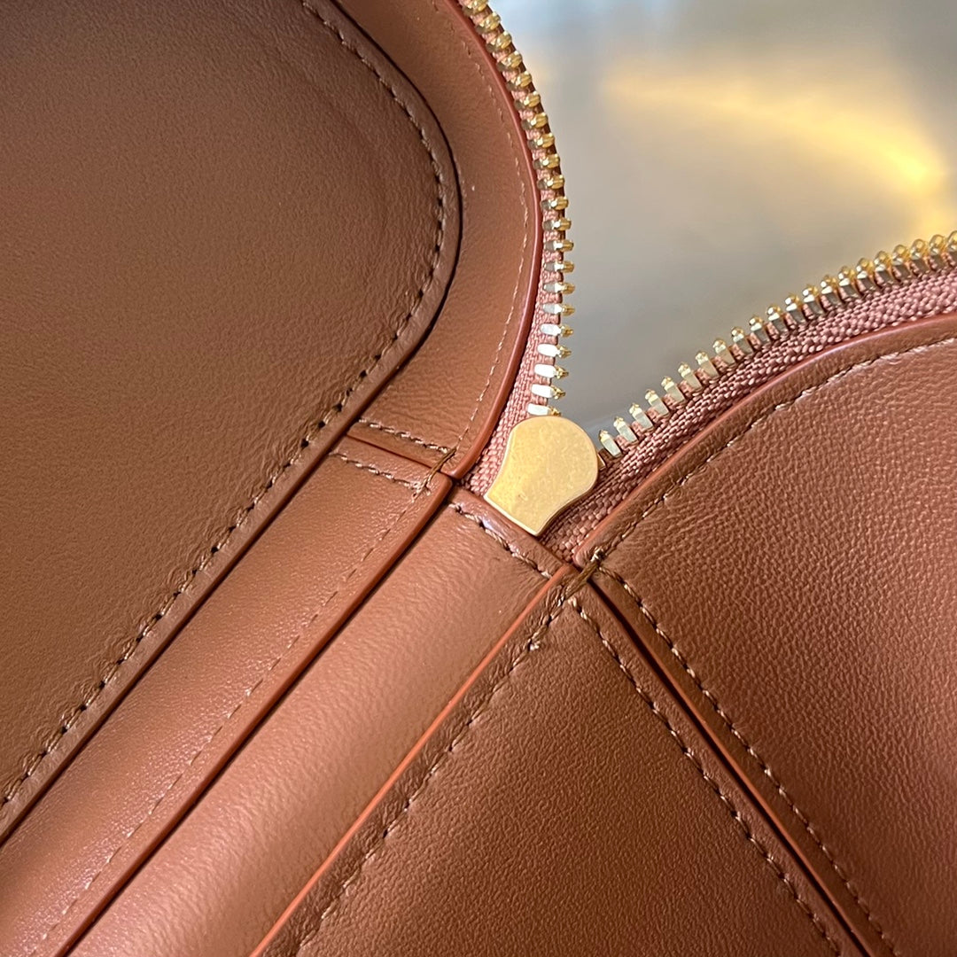 MINI TROUSSE DE VANITY 18 EN CUIR D'AGNEAU MARRON CANNELLE