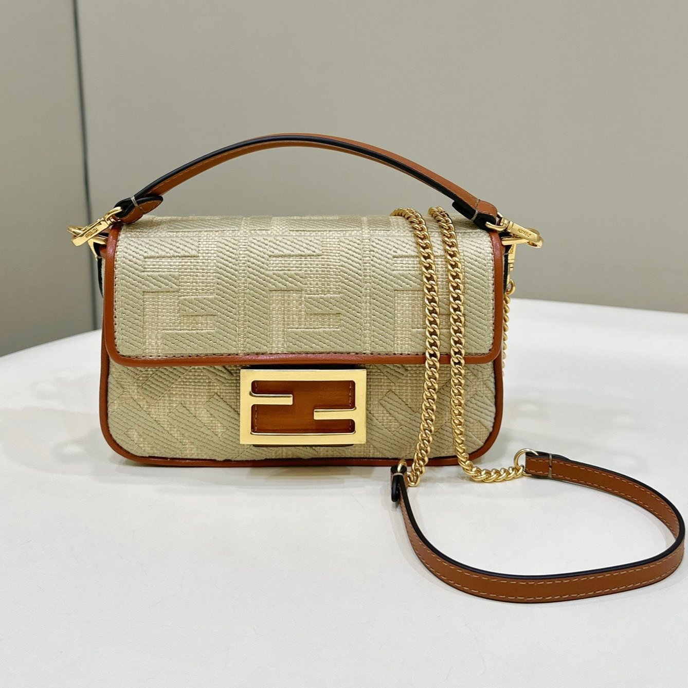 SAC BAGUETTE FENDI 19 EN TOILE JAUNE DE LIN AVEC QUINCAILLERIE DORÉ