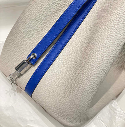 HM PICOTIN LOCK 22 CUIR TOGO BLANC ET COBALT