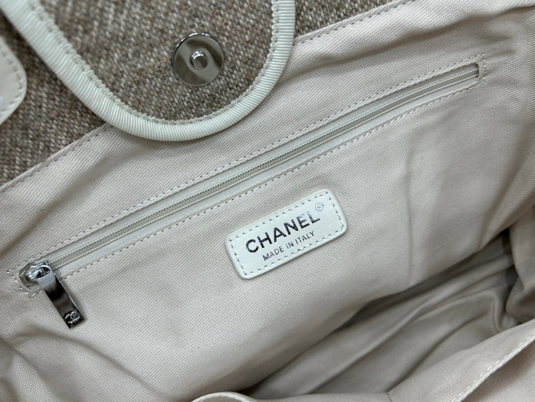 Sac CC Deauville Tweed Cuir Blanc Ferrures Argentées 13