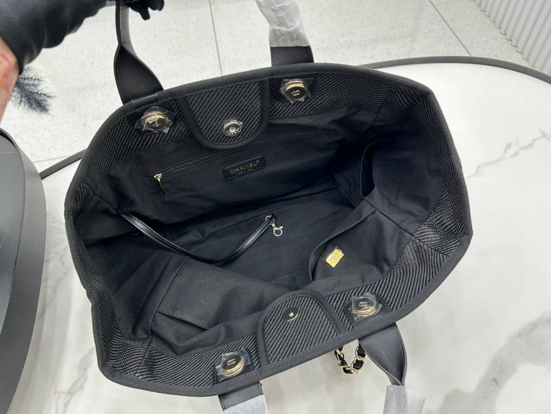 Sac CC Deauville en tweed, cuir noir, accessoires dorés, 24