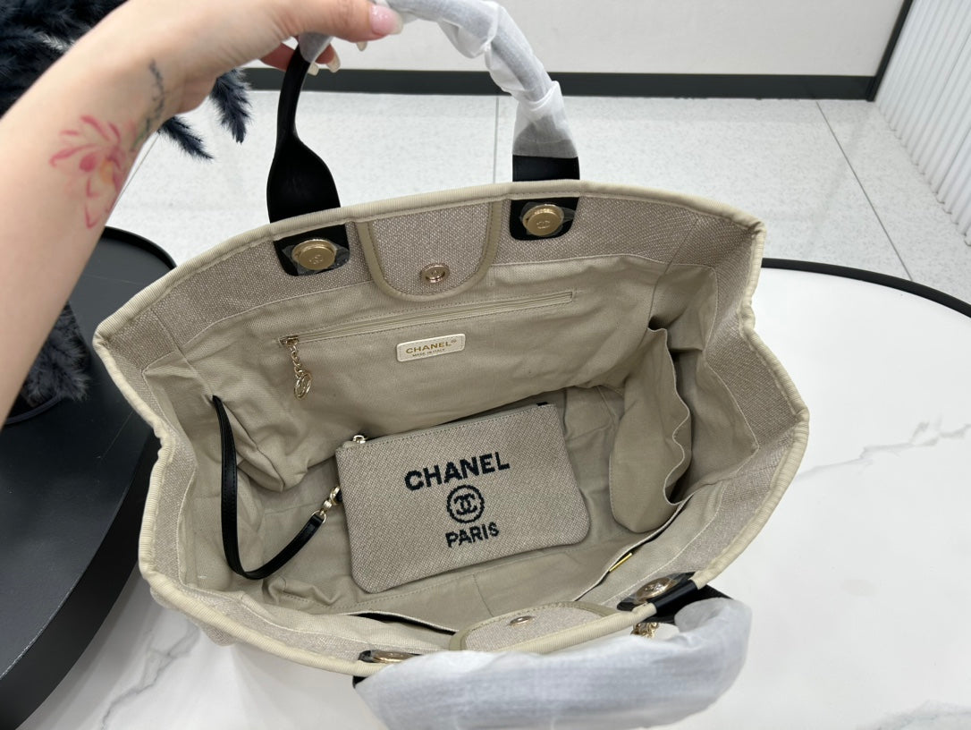 Sac CC Deauville en tweed, cuir noir, accessoires dorés, taille 34